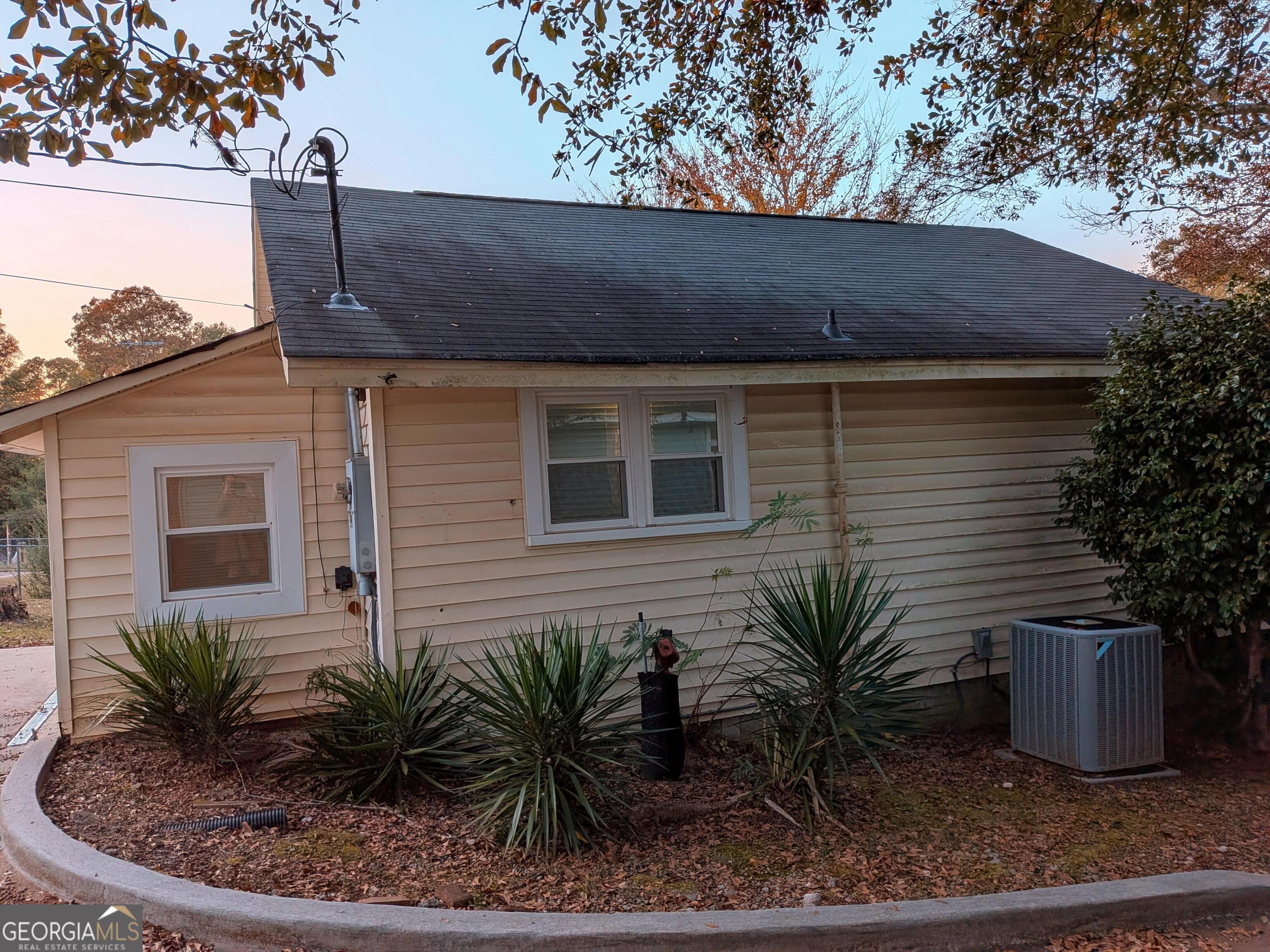 173 Baugh Street Commerce, GA 30529 - Photo 4 of 24 a house view with a garden space