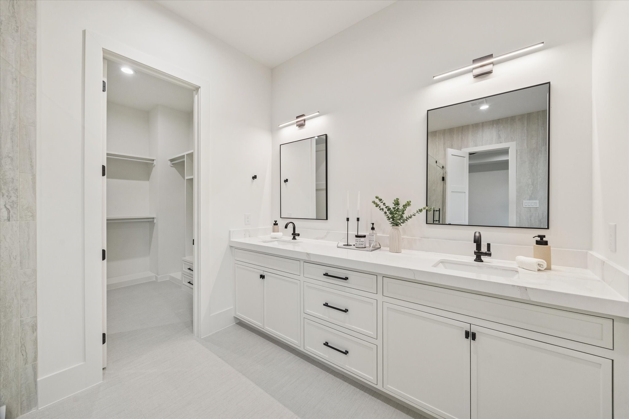 614 Eleanor Street Houston, TX 77009 - Photo 26 of 38 2nd floor primary bath