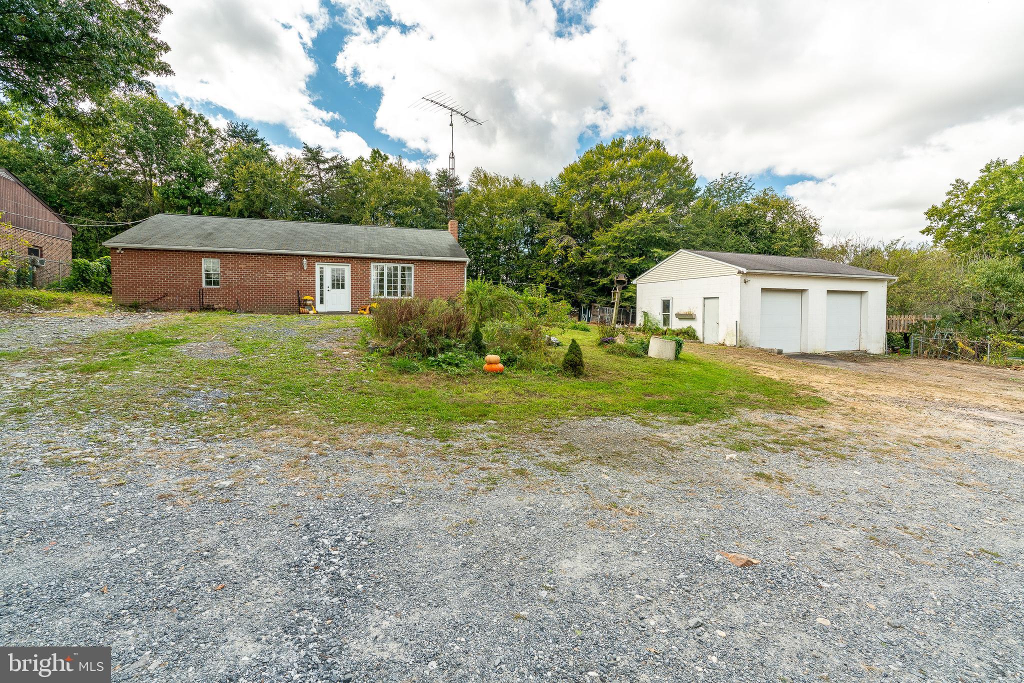 4556 Klinesville Road Columbia, PA 17512 - Photo 3 of 25 Plenty of parking