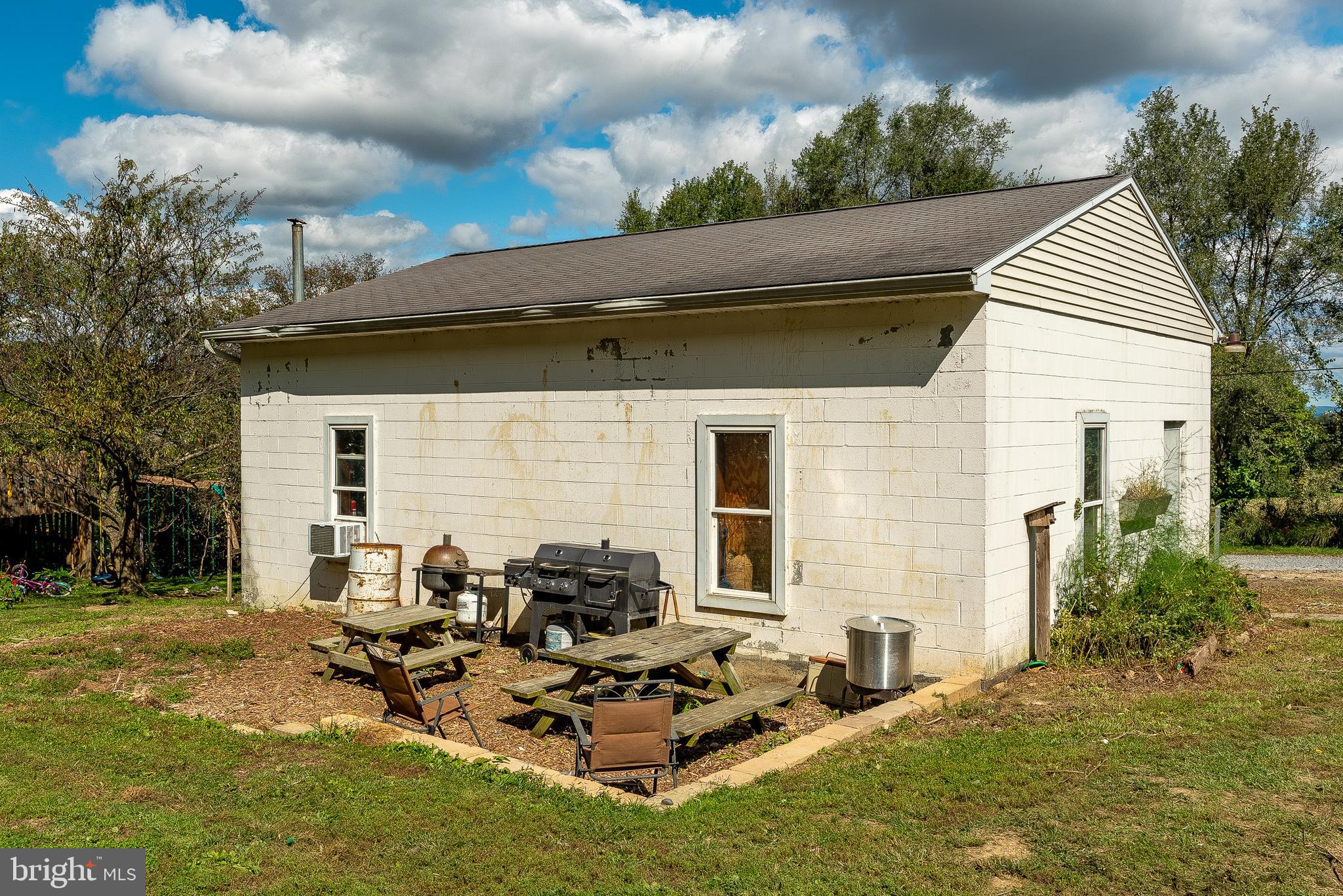 4556 Klinesville Road Columbia, PA 17512 - Photo 23 of 25 24 x 32 oversized garage