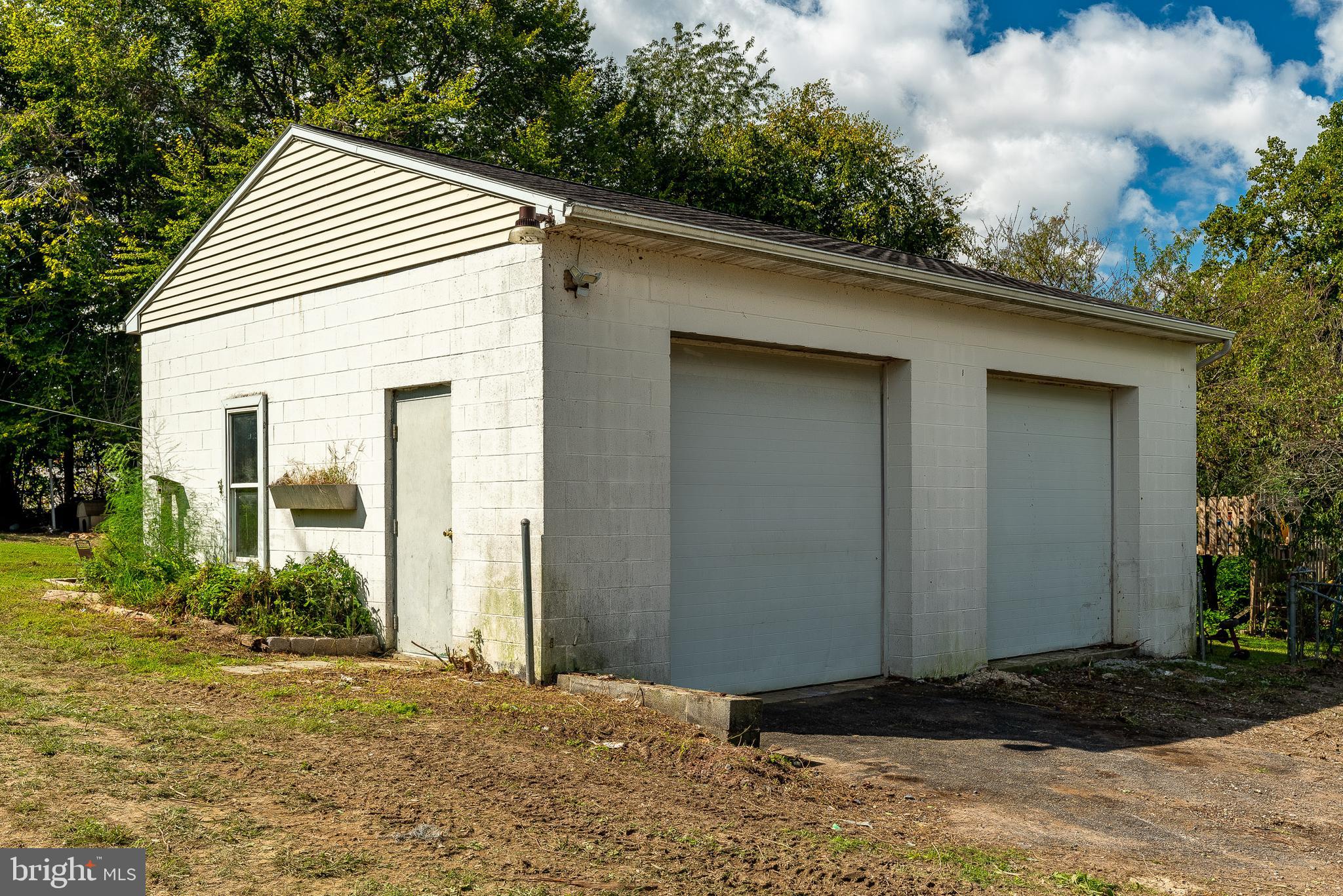 4556 Klinesville Road Columbia, PA 17512 - Photo 24 of 25 Perfect for car enthusiasts!