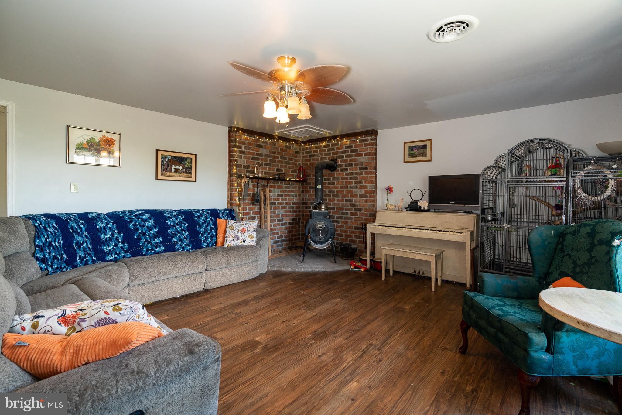 4556 Klinesville Road Columbia, PA 17512 - Photo 4 of 25 Gallery Image 4