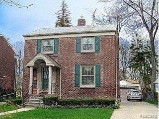 1693 Brys Drive Grosse Pointe, MI 48236 - Photo 1 of 10 Front