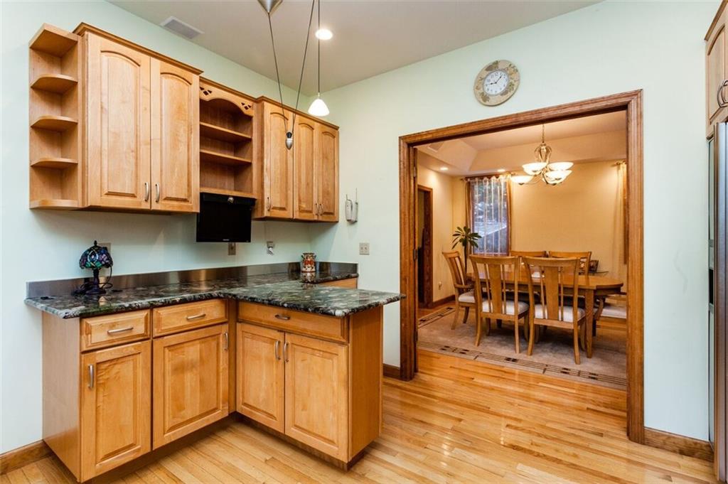 2572 Wexford Run Road Wexford, PA 15090 - Photo 11 of 25 The kitchen is designed with a peninsula bar for breakfasts, light meals and snacks.