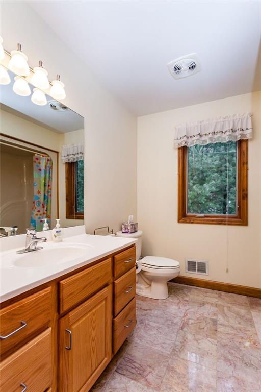 2572 Wexford Run Road Wexford, PA 15090 - Photo 21 of 25 The second floor hall bath features a full tub/shower and a marble tile floor.