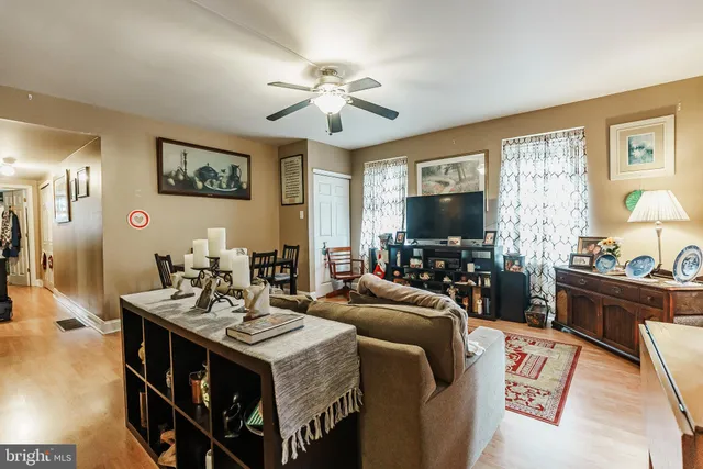 a view of a livingroom with furniture