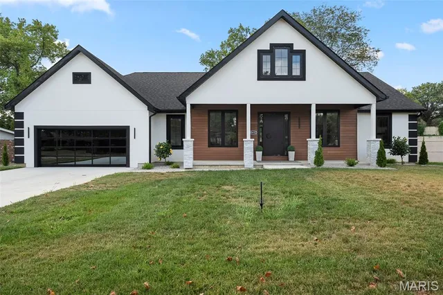 $879,900 | 10652 Roanna Lane, Sunset Hills, MO 63128