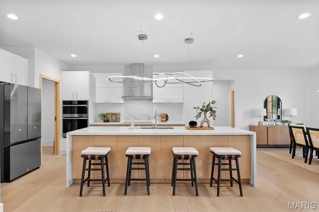 $879,900 | 10652 Roanna Lane, Sunset Hills, MO 63128