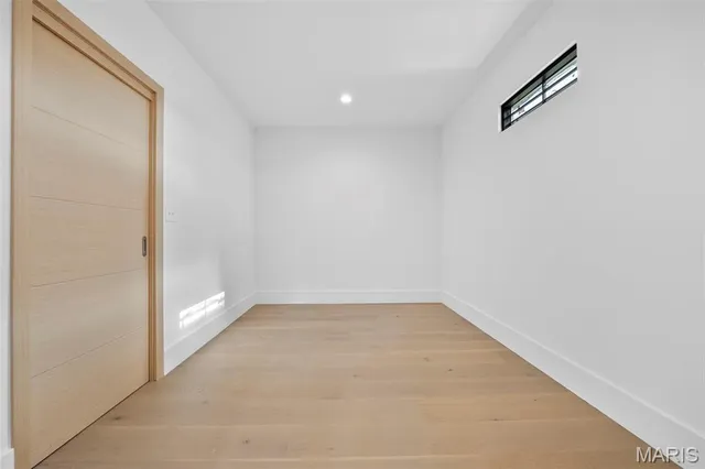 $879,900 | 10652 Roanna Lane, Sunset Hills, MO 63128