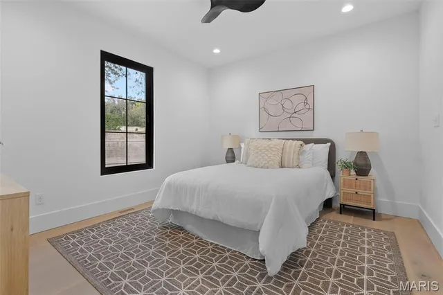 $879,900 | 10652 Roanna Lane, Sunset Hills, MO 63128