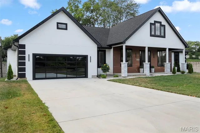 $879,900 | 10652 Roanna Lane, Sunset Hills, MO 63128