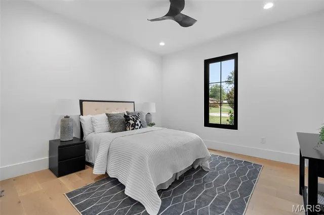 $879,900 | 10652 Roanna Lane, Sunset Hills, MO 63128