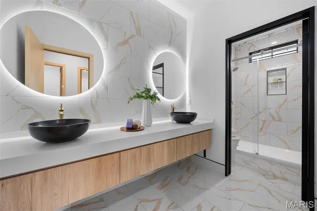 $879,900 | 10652 Roanna Lane, Sunset Hills, MO 63128