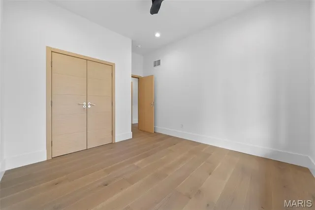 $879,900 | 10652 Roanna Lane, Sunset Hills, MO 63128