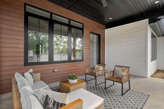 $879,900 | 10652 Roanna Lane, Sunset Hills, MO 63128