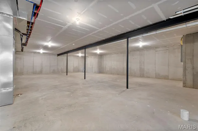 $879,900 | 10652 Roanna Lane, Sunset Hills, MO 63128