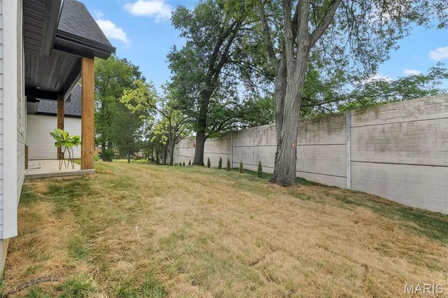 $879,900 | 10652 Roanna Lane, Sunset Hills, MO 63128