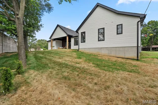 $879,900 | 10652 Roanna Lane, Sunset Hills, MO 63128