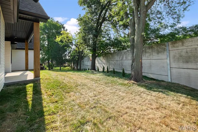 $879,900 | 10652 Roanna Lane, Sunset Hills, MO 63128