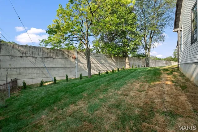 $879,900 | 10652 Roanna Lane, Sunset Hills, MO 63128