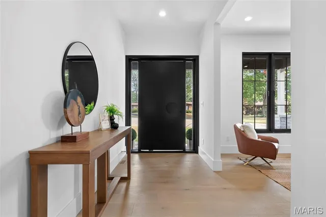 $879,900 | 10652 Roanna Lane, Sunset Hills, MO 63128