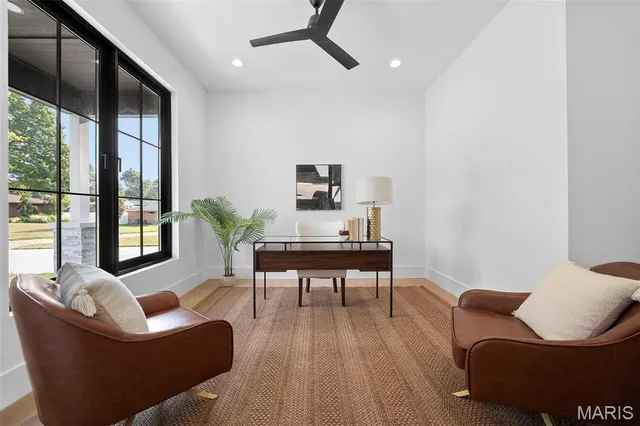 $879,900 | 10652 Roanna Lane, Sunset Hills, MO 63128