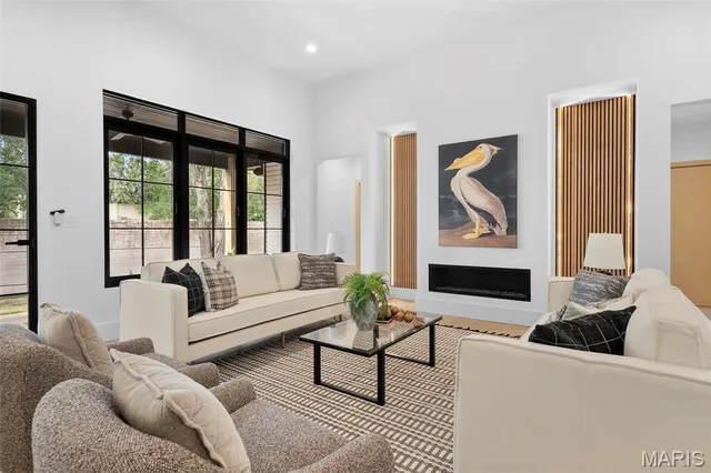 $879,900 | 10652 Roanna Lane, Sunset Hills, MO 63128