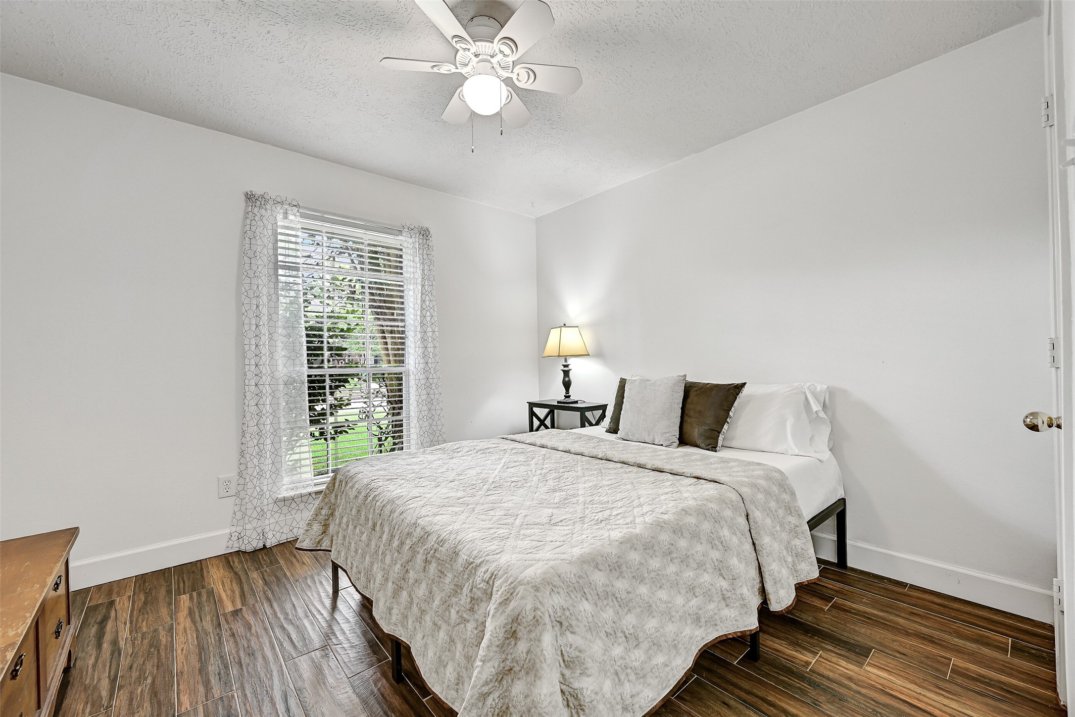 1606 Falcon Ridge Boulevard Friendswood, TX 77546 - Photo 20 of 24 a bedroom with a bed and a window