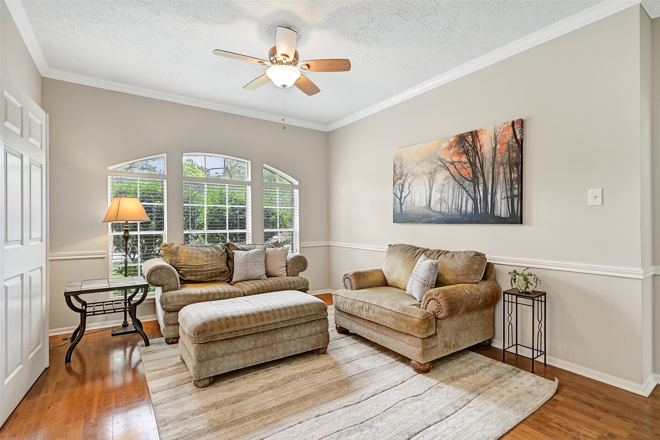 1606 Falcon Ridge Boulevard Friendswood, TX 77546 - Photo 7 of 24 a living room with furniture and a large window