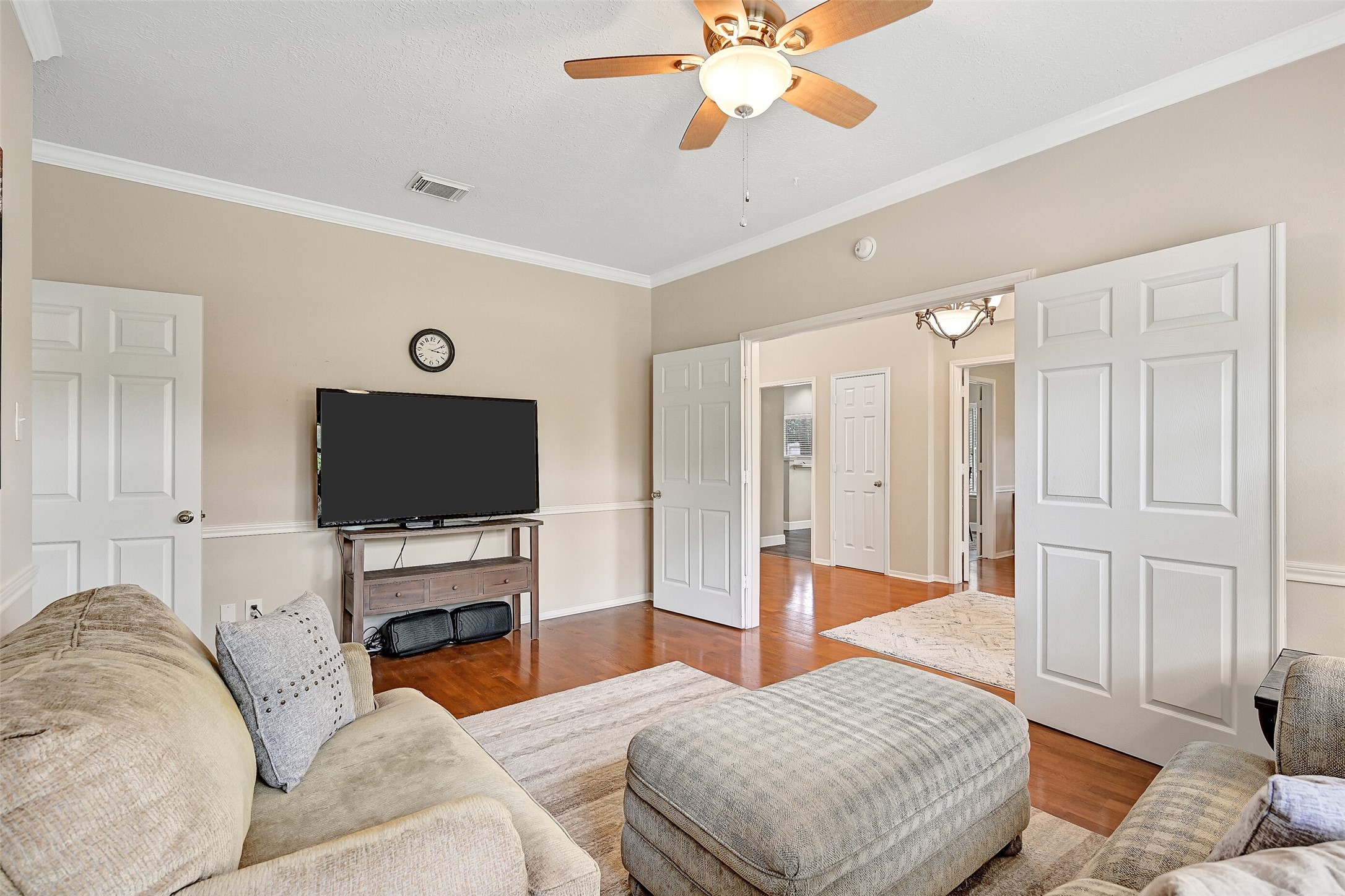 1606 Falcon Ridge Boulevard Friendswood, TX 77546 - Photo 8 of 24 a living room with furniture and a flat screen tv