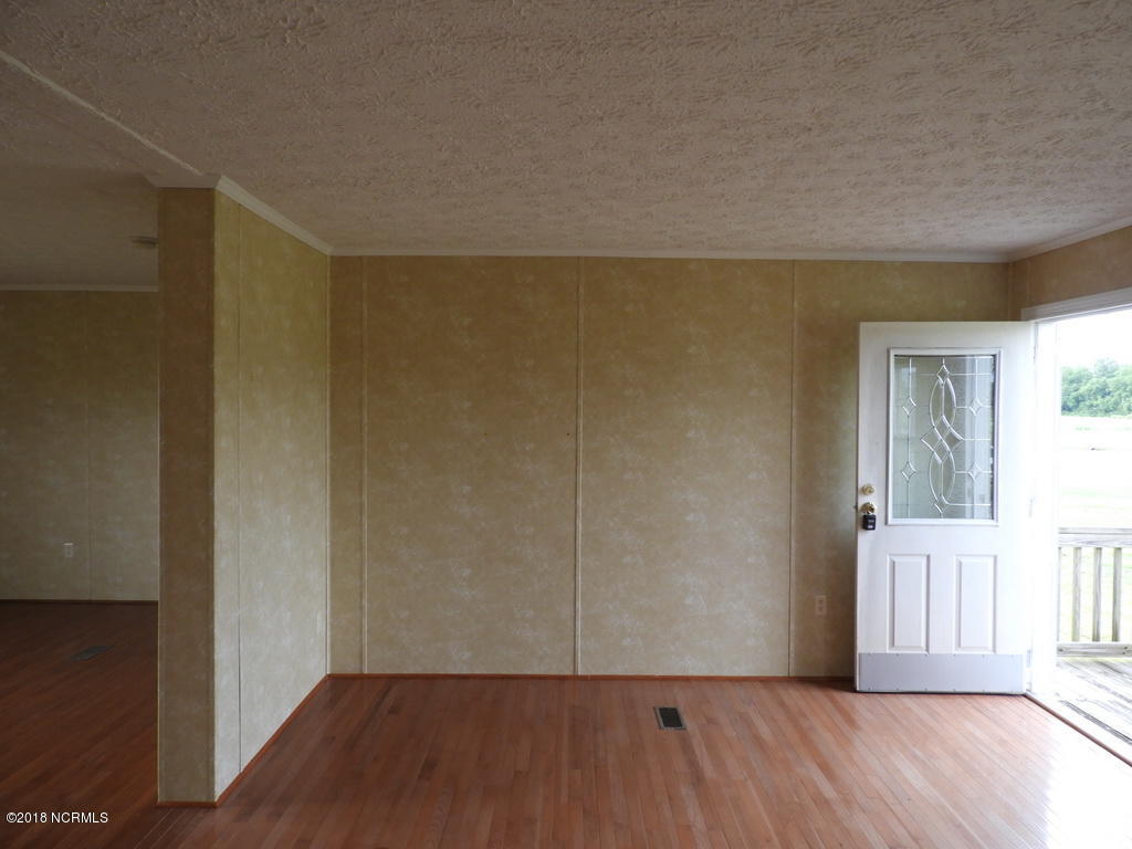 4410 Johnson Place Road Kinston, NC 28501 - Photo 5 of 15 27 LIVINGROOM