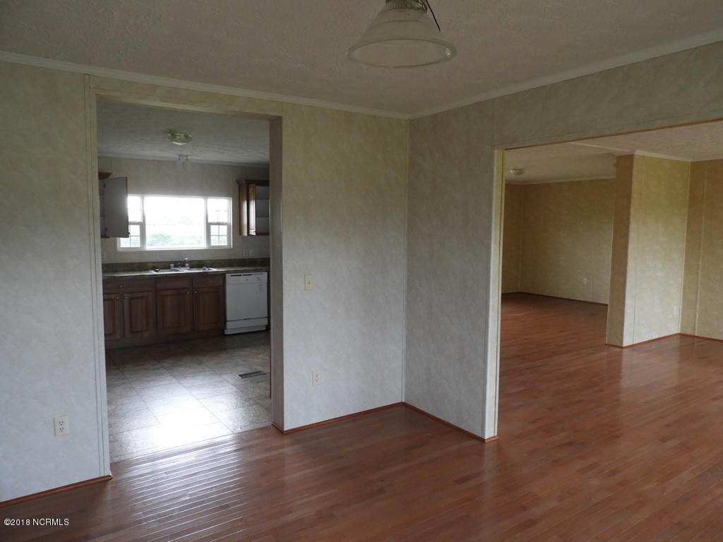 4410 Johnson Place Road Kinston, NC 28501 - Photo 6 of 15 31 DINING ROOM