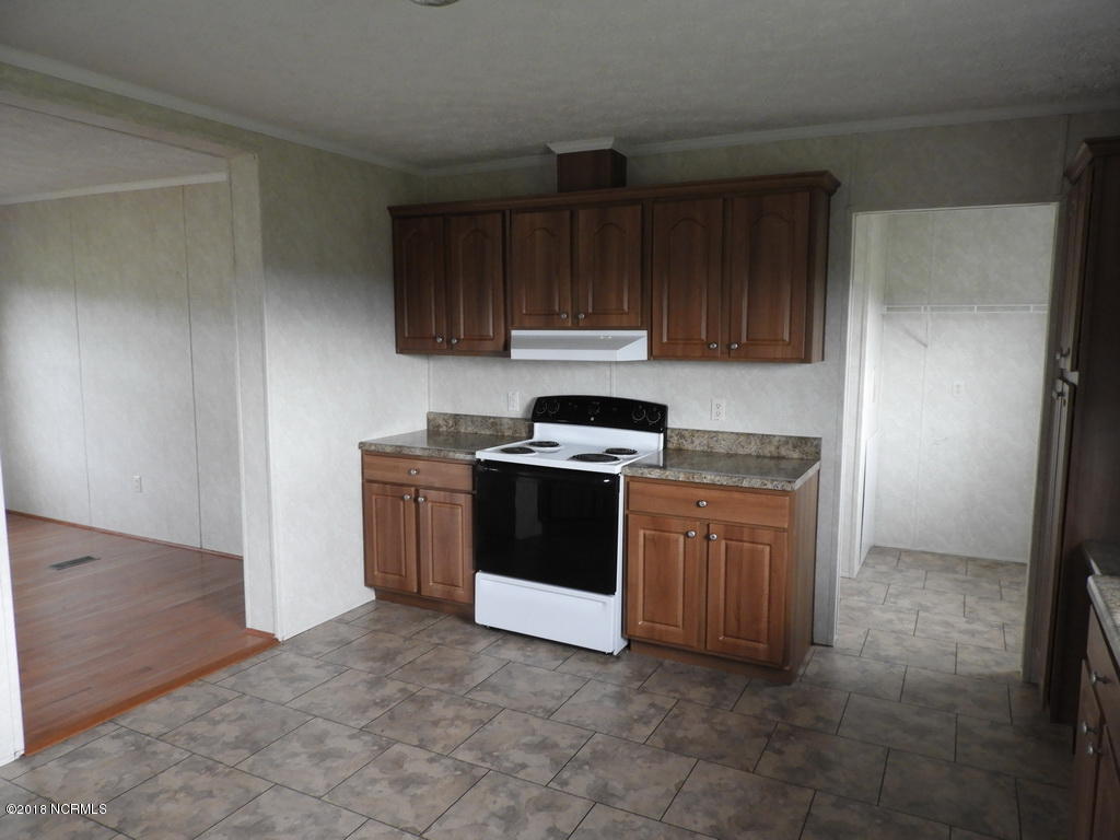 4410 Johnson Place Road Kinston, NC 28501 - Photo 8 of 15 38 KITCHEN