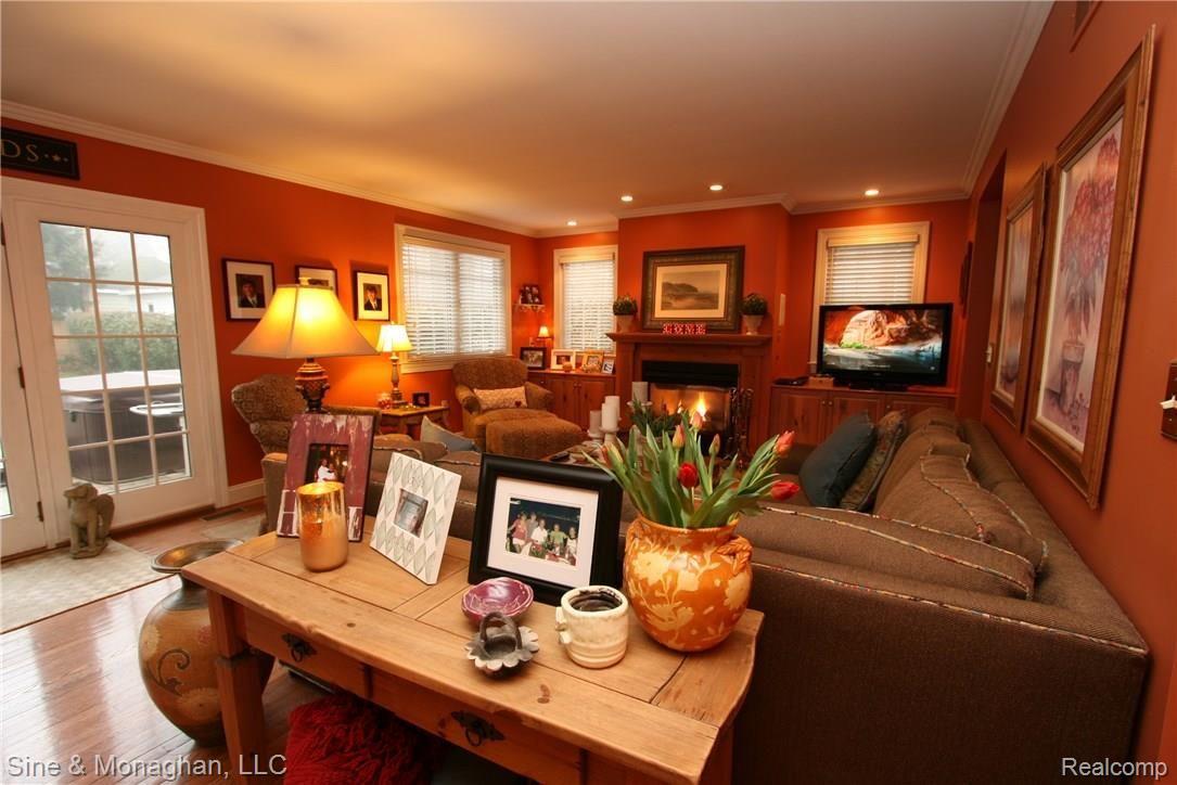 646 Washington Road Grosse Pointe, MI 48230 - Photo 11 of 26 Space for family gatherings.JPG
