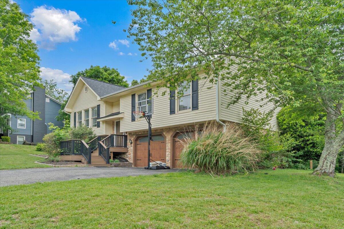7851 Cedar Edge Road Roanoke, VA 24018 - Photo 43 of 44 a view of a house with a yard