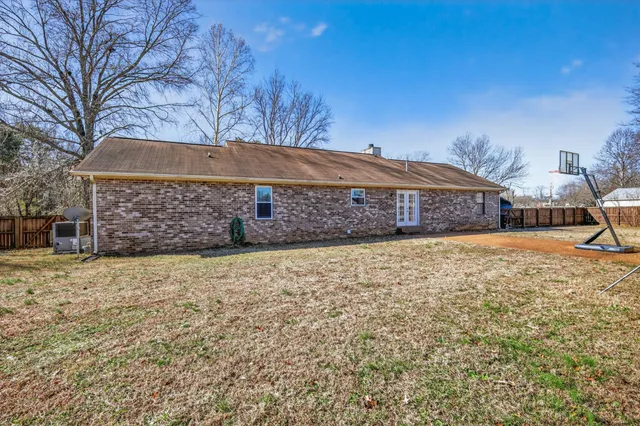 $1,800 | 1352 Farmwood Drive, Murfreesboro, TN 37128