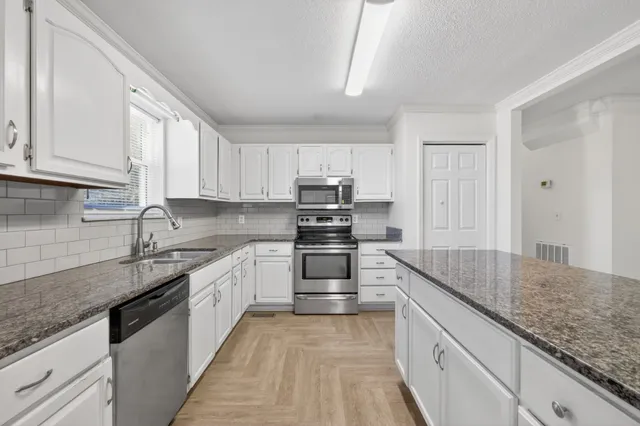 $1,800 | 1352 Farmwood Drive, Murfreesboro, TN 37128