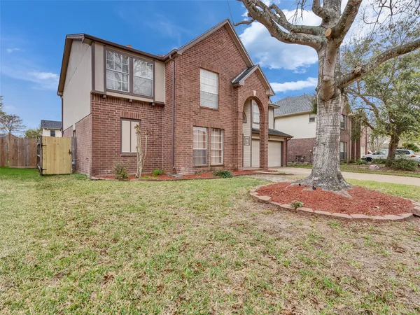 $2,600 | 1814 Oak Valley Drive, Kemah, TX 77565