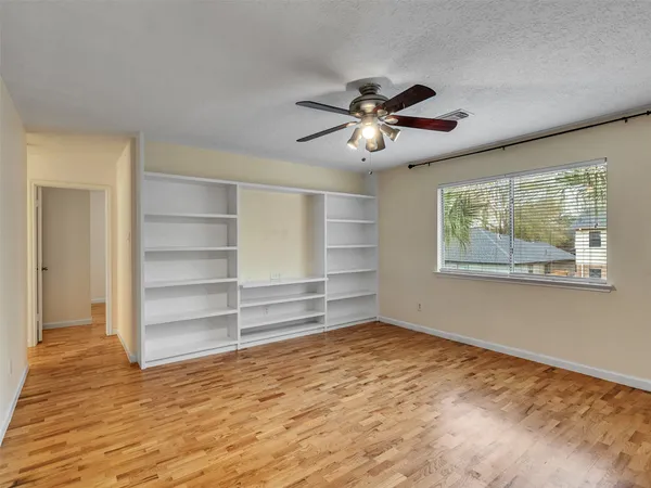 $2,600 | 1814 Oak Valley Drive, Kemah, TX 77565