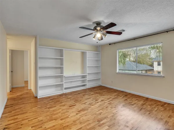 $2,500 | 1814 Oak Valley Drive, Kemah, TX 77565