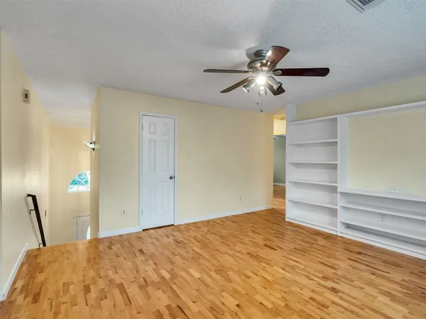 $2,500 | 1814 Oak Valley Drive, Kemah, TX 77565