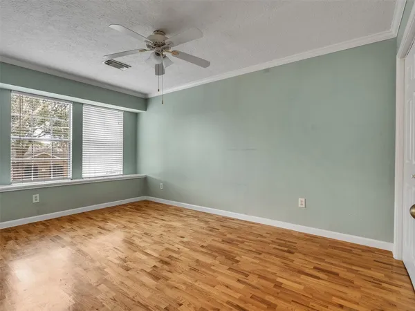$2,500 | 1814 Oak Valley Drive, Kemah, TX 77565