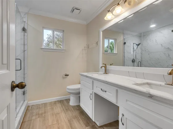 $2,600 | 1814 Oak Valley Drive, Kemah, TX 77565
