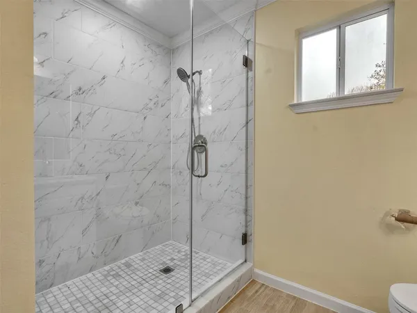 $2,500 | 1814 Oak Valley Drive, Kemah, TX 77565