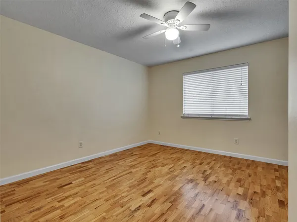 $2,600 | 1814 Oak Valley Drive, Kemah, TX 77565