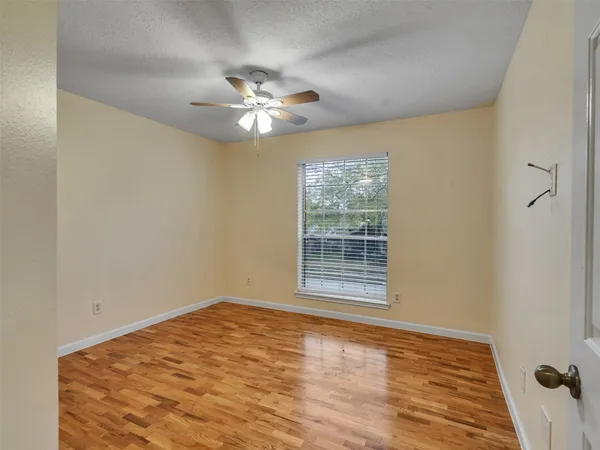 $2,600 | 1814 Oak Valley Drive, Kemah, TX 77565