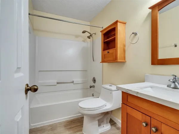 $2,500 | 1814 Oak Valley Drive, Kemah, TX 77565
