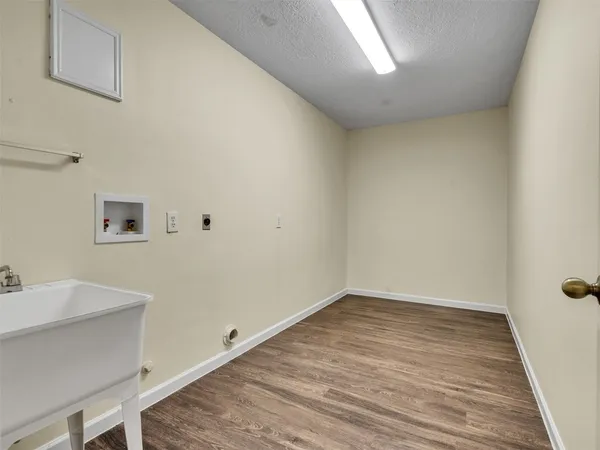 $2,500 | 1814 Oak Valley Drive, Kemah, TX 77565