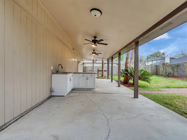 $2,600 | 1814 Oak Valley Drive, Kemah, TX 77565