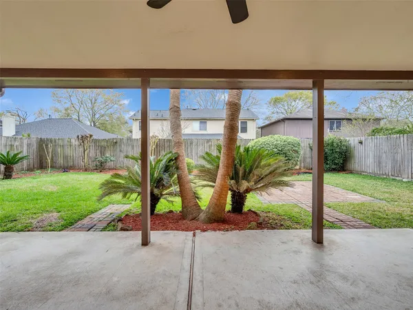 $2,600 | 1814 Oak Valley Drive, Kemah, TX 77565